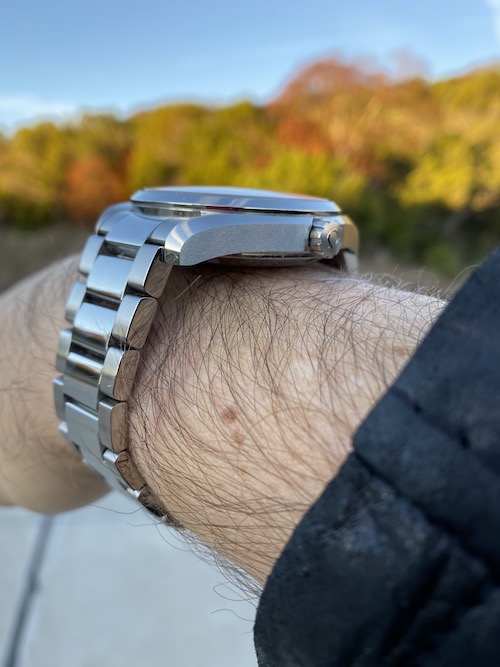 OMEGA Aqua Terra side view